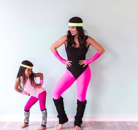 These Mother-Daughter Halloween Costumes Will Make Everyone Say "Awww" Mother Daughter Halloween Costumes, Mother Daughter Costumes, Easy Halloween Costume Ideas, Halloween Costumes To Make, Easy Halloween Costume, Clever Halloween Costumes, Costumes For Teens, Halloween Costumes Makeup