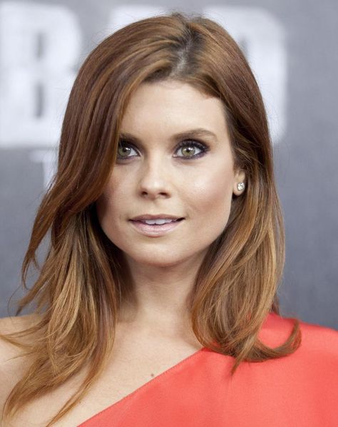 Joanna Garcia Swisher, Joanna Garcia, Sweet Magnolias, Bad Teacher, Hollywood Celebrity, Latest Movie, Auburn Hair, Movie Review, Grunge Hair