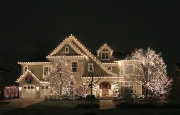 Christmas House Exterior, Exterior Christmas Lights, Christmas Lights Outside, House Lights, Exterior Christmas, Texas Christmas, Christmas Light Installation, Hanging Christmas Lights, Christmas House Lights