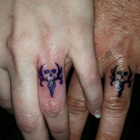 Matching deer skull finger tattoos!!!!! Bone Collector tattoo Deer Skull Finger Tattoo, Bone Collector Tattoo, Skull Finger Tattoos, Middle Finger Tattoos, Couples Tattoos, Bone Collector, Wedding Ring Tattoo, Finger Tats, Tattoo Wedding Rings