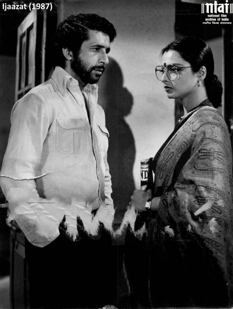 Rekha from Izzazat with Naseeruddin Shah Nasiruddin Shah, Naseeruddin Shah, South Asian Aesthetic, Movie Pins, Ayushmann Khurrana, Retro Bollywood, Black And White Movie, Indian Star, Movie Black