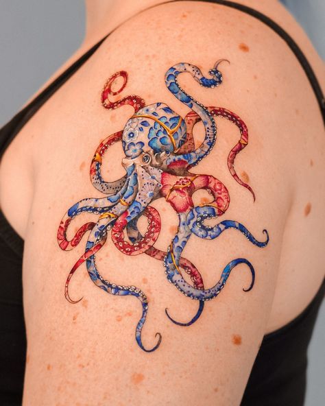 𝗘.𝗻𝗮𝗹 | Porcelain octopus with blue and red pattern and pasted with kintsugi 🐙♥️💙 Thank you :) @e.nal.tattoo @vismstudio | Instagram Porcelain Tattoo, Octopus Nails, Watercolor Tattoo Ideas, Second Tattoo, Whimsical Tattoos, Shadow Tattoo, Healthy Bodies, Paper Bird, Pretty Hand Tattoos