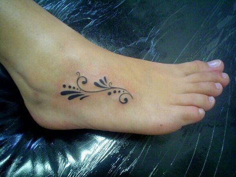 Classy Tattoos For Women, Cute Foot Tattoos, Small Foot Tattoos, Toe Tattoos, Tattoo Artist Tattoo, Tattoo Designer, Ankle Tattoo Designs, Ankle Tattoos For Women, Anklet Tattoos