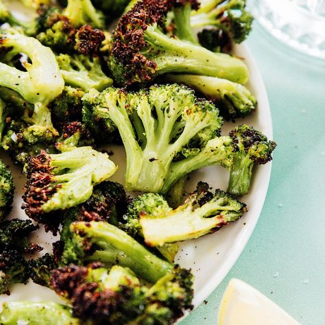 Broccoli In Air Fryer, Truffle Mac And Cheese, Naan Pizza, Frozen Broccoli, Oven Canning, Fresh Broccoli, Frozen Veggies, Frozen Vegetables, Feeding A Crowd