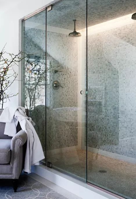 14 Bathrooms With Double Showers Green Shower Tile, Mosaic Shower Tile, Double Shower Heads, Sage Design, Big Shower, Zen Bathroom, Bathroom Design Trends, Double Shower, Transitional Bathroom