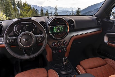 Mini Countryman Interior, New Mini Countryman, Mini Cooper Hardtop, Car Gif, Large Suv, Mini Cooper Countryman, Cooper Countryman, Mini Countryman, New Bmw