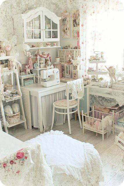 Camera Shabby Chic, Shabby Chic Craft Room, Case In Stile Country, Shabby Chic Decorating, Coin Couture, Decoration Shabby, Cottage Shabby Chic, Shabby Chic Stil, Dream Craft Room