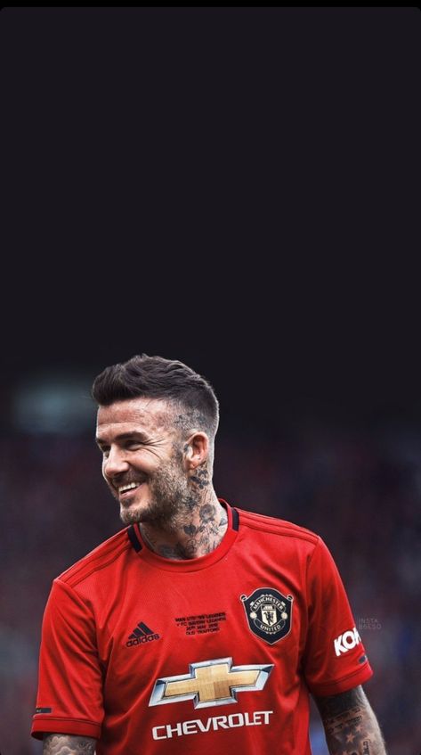 David Beckham 2000s, David Beckham Wallpaper, Beckham Manchester United, Wallpaper Futbol, Blue Suit Outfit, David Beckham Soccer, David Beckham Manchester United, David Beckham Football, Beckham Football