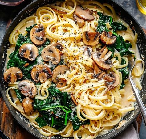 Vegan Mushroom Pasta, Garlic Parmesan Pasta, Mushrooms And Spinach, Mini Cooking, Mushroom Recipes Pasta, Pasta Easy, Whole Wheat Spaghetti, Creamy Mushroom Pasta, Plantbased Recipes