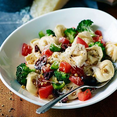 Salad With Bbq, Pasta Salad With Tomatoes, Salad With Tomatoes, Pasta Salad With Tortellini, Tortellini Pasta, Easy Pasta Salad Recipe, Easy Pasta Salad, Pasta Salad Recipes, Education Ideas