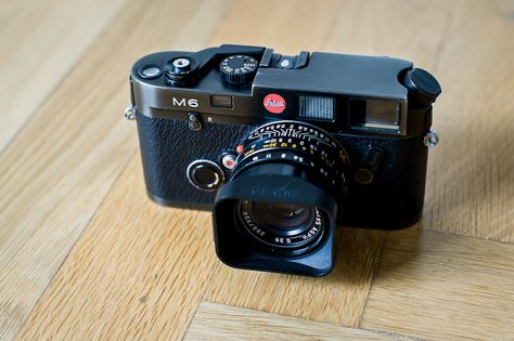 Leica M6 Leica M6, Nikon D700, Old Cameras, Leica M, Leica Camera, Photography Gear, Film Cameras, Photography Camera, Vintage Cameras