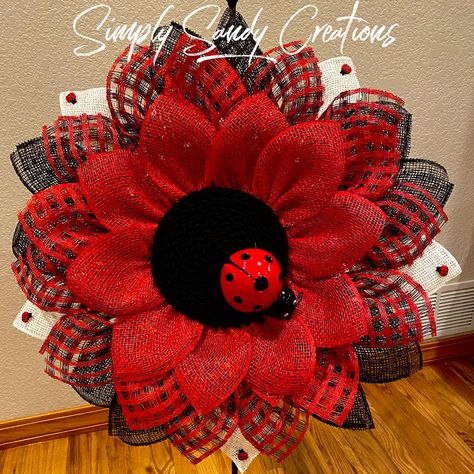 Ladybug Wreath Mesh, Sunflower Burlap Wreaths, Door Wall Decor, Ladybug Decorations, Deco Mesh Wreaths Tutorials, Summer Mesh Wreaths, Ladybug Wreath, Burlap Flower Wreaths, Burlap Wreath Diy