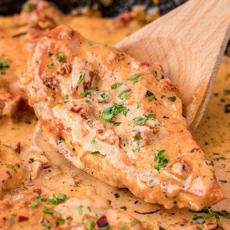 Italian Cream Sauce, Sun Dried Tomato Cream Sauce, Easy Marry Me Chicken, Skillet Pan Recipes, Marry Me Chicken Recipe, Tomato Cream Sauce, Marry Me Chicken, Chicken Easy, Romantic Meals