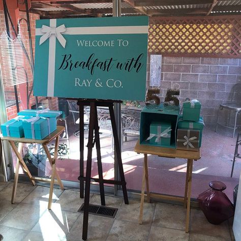 Tiffany Theme Party, Breakfast At Tiffanys Party Ideas, Tiffany Themed Bridal Shower, Tiffany Birthday Party, Tiffany Baby Showers, Tiffany Theme, Tiffany Bridal Shower, Countdown Sign, Tiffany's Bridal