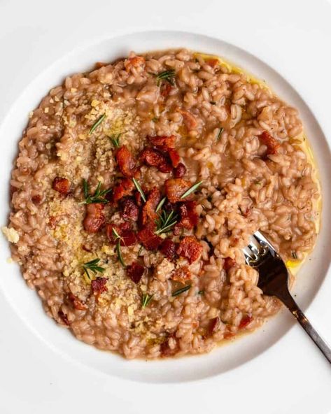 Red wine risotto Veggie Italian Recipes, Red Wine Risotto, Wine Risotto, Easy Homemade Pasta, Burnt Butter, Large Fries, Best Red Wine, Risotto Rice, Bacon Pasta