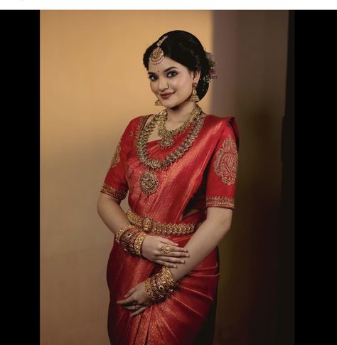 Red Pattu Saree Brides, Traditional Wedding Blouse, Red Saree Bridal, Red Saree Blouse, Engagement Dress For Bride, Bridal Entry, South Indian Bridal Jewellery, Blouse Designs High Neck, Traditional Blouse Designs