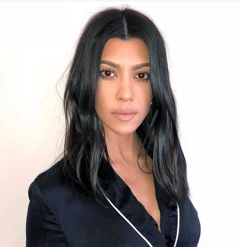 Kendall Jenner and Kourtney Kardashian Debut Fresh Haircuts On the Same Day Kourtney Kardashian Hair, Horse Images, Kourtney Kardashian Style, Robert Kardashian, Fresh Haircut, Mustang Horse, Mid Length Hair, Kardashian Style, New Haircuts