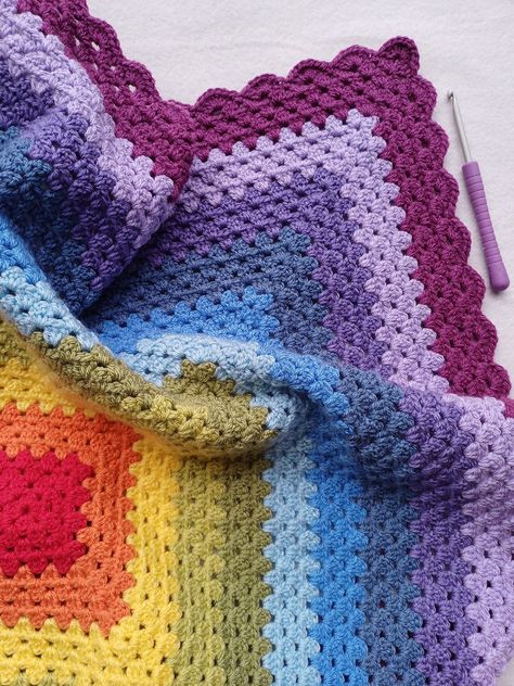 Spruce up your dorm room with these cozy crochet blanket patterns! Click to decorate! 🎓 Make your space feel like home with handmade blankets! Rainbow Granny Square Blanket, Rainbow Crochet Blanket Pattern, Rainbow Crochet Blanket, Boho Baby Gifts, Baby Crochet Blanket, Crochet Blanket Rainbow, Crochet Blanket Border, Cellular Blanket, Granny Stitch