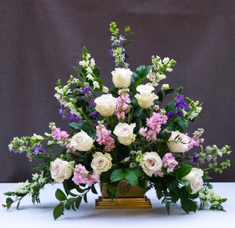 In an excerpt from her new book, Faith Flowers, Laura Iarocci shows how to craft a classic church arrangement of roses and fragrant stock Alter Flowers, Easter Flower Arrangements, Altar Arrangement, Gubahan Bunga, Altar Flowers, Large Flower Arrangements, Flower Arrangement Designs, Church Flower Arrangements, Flower Arrangements Simple