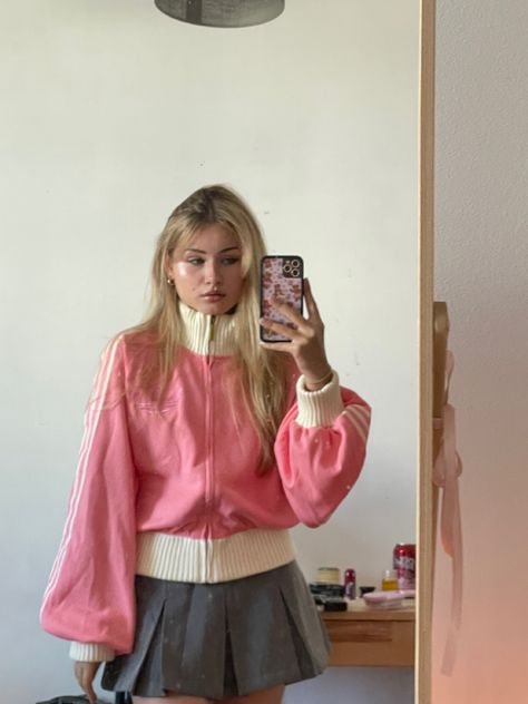 Pink Adidas Jacket, Adidas Hoodie Outfit, Adidas Vintage Jacket, Outfit Building, Outfit Sporty, 70s Jacket, Color Fits, Visual Board, Baggy Clothes