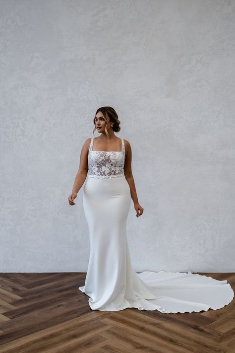 Square Neck Wedding Dress, Curvy Fashion Summer, Fairy Tail Wedding, Wedding Frocks, Lace Belt, Plus Wedding Dresses, Illusion 3d, Crepe Skirt, Curvy Bride