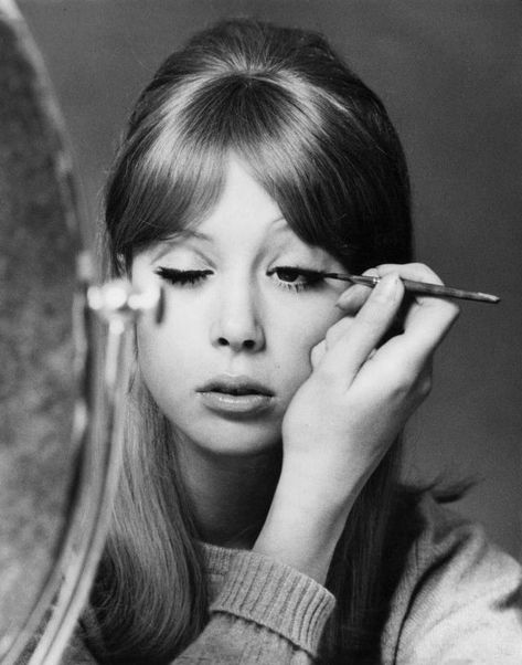 Barry Lategan, Patty Boyd, 60s Aesthetic, 60s Makeup, Beatles Girl, 60s Girl, Pattie Boyd, Something In The Way, Swinging Sixties