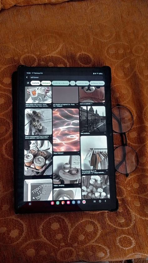 Samsung Aesthetic, Galaxy Tab A8, Samsung Tab, Samsung Tabs, Cozy Aesthetic, Foto Casual, Aesthetic Gif, Galaxy Tab, Study Motivation