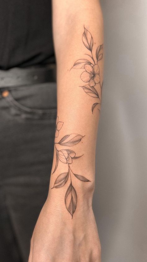 Aldoshyna Tatiana on Instagram: “Bracelet with helleborus flowers🌸✨” Flower Bracelet Tattoo, Wrist Tattoos Girls, Shadow Tattoo, Flower Tattoo Ideas, Butterfly Tattoos For Women, Beautiful Flower Tattoos, Simple Tattoo Designs, Forearm Tattoo Women, Wrist Tattoos For Women