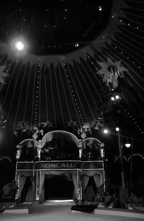 Circus Aesthetic Black And White, Black And White Circus Aesthetic, Dark Circus Aesthetic, Black And White Circus, Circus Background, Circus Aesthetic, Book Of Circus, Paris 2023, Dark Circus