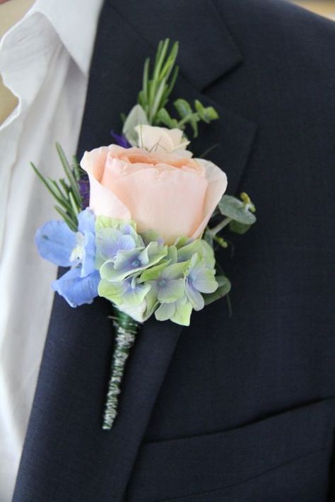 20 inspirational floral boutonnieres for the groom - Parfum Flower Company Pastel Blue Wedding, Groom's Boutonniere, Button Holes Wedding, Blue Themed Wedding, Blue Wedding Flowers, Prom Flowers, Wedding Flowers Summer, Summer Wedding Colors, Groom Boutonniere