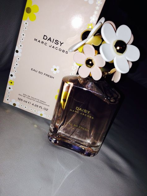 My favorite xx thanks mommy Marc Jacobs Eau So Fresh, My Perfume Collection, Daisy Marc Jacobs, Koleksi Parfum, Daisy Perfume, Perfume Testers, Fragrances Perfume Woman, Perfume Floral, Perfume Collection Fragrance