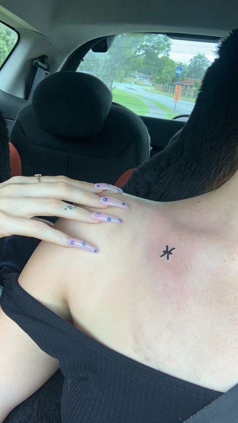 Collar Bone Tattoo Zodiac Sign, Pisces Chest Tattoo Female, 777 Tattoo Collar Bone, Pisces Shoulder Tattoo, Tiny Collar Bone Tattoo, Picies Zodiac Tattoo, Piceses Tattoo, Pisces Symbol Tattoo, Cosmos Tattoos