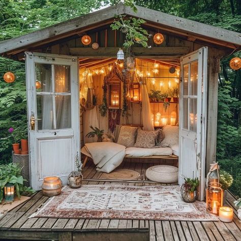 Boho Style Decor Small She Shed, She Shed Interior Ideas, She Shed Interior, Garden Room Interiors, Deck Railing Ideas, Camper Interior Design, Garden Cabins, Backyard Seating Area, Shed Interior