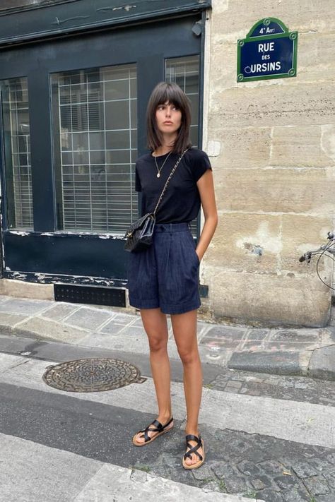 Navy Shorts Outfit, French Summer Outfits, Spring Shorts Outfits, Casual Chic Denim, French Outfits, Hot Summer Outfits, Look Con Short, Denim Shorts Outfit, French Women Style