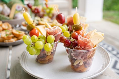 Grazing Cup Ideas, Charcuterie In Cups, Party Snack Cups For Adults, Personal Cheese Board, Meat And Cheese Cups For Party, Simple Charcuterie Cups, Cup Charcuterie, Cheese Cups, Fruit Charcuterie Cups