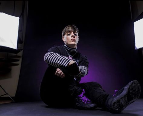 Thomas Sanders Virgil, Thomas Sanders Photoshoot, Goofy Personality, Alter Faceclaims, Tomas Sanders, Virgil Sanders, Guy Talk, Eddsworld Comics, Sanders Sides