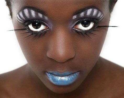 omg, crazy under lashes and awesome blue lips Crazy Eye Makeup, African Makeup, Smokey Eye Makeup Look, African American Makeup, Blue Lipstick, Blue Lips, Queen Makeup, Unique Makeup, Crazy Eyes