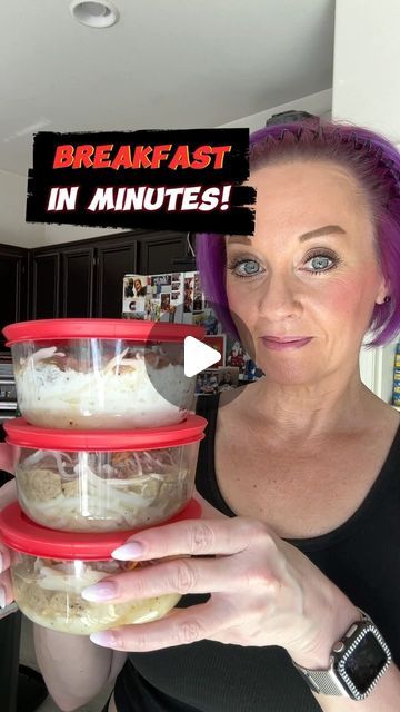 Natalie Bean on Instagram: "🚫No excuses that you don’t have time for meal prep!

Make as many as you want and store in fridge for 3 days or freezer for 3 months. 

RECIPE:🥔🥚🥓🧀 1 SERVING

3/4 shredded hash browns (you can find in the refrigerated section at Walmart next to the eggs)
1/2 cup egg whites or egg beaters
1 Lite Laughing cow wedge
3 turkey sausage links
1/4 cup your choice cheese

Add all ingredients in a bowl and stir. Microwave for two minutes then stir, then microwave for one more minute.

MACROS: 344 cal/ 33g protein/13g fat/ 19g carbs/2g fiber

#healthcoach #easybreakfast #mealprep #liveyourbestlife" Macro Breakfast, Microwave Breakfast, Shredded Hash Browns, Cow Cheese, Laughing Cow, Sausage Links, High Protein Breakfast, Egg Beaters, Hash Browns