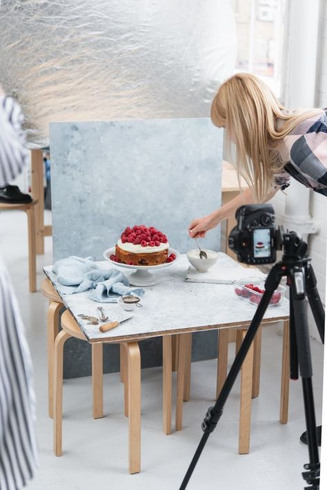 The art of food stories Workshop in London. Food photography and food styling. Design Cibo, Food Photography Tutorial, Food Photography Props, Dessert Photography, Fotografi Digital, Food Stories, Photography Workshop, Food Photography Inspiration, Cake Photography