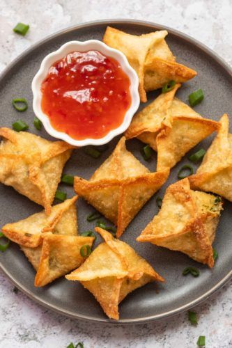 Homemade Crab Rangoon, Chinese Lemon Chicken, Asian Dipping Sauce, Crab Rangoon Recipe, Rangoon Recipe, Crispy Recipes, Deep Fried Appetizers, Spicy Dipping Sauce, Spring Roll Wrappers