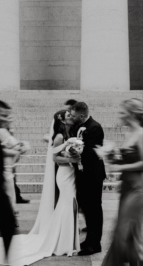 Wedding photography, bride and groom shots, blurry photo bride and groom, wedding party photos Blurry Wedding Party Photo, Creative Wedding Shots, Blurry Bridal Party Photo, Small Wedding Photography Poses, Day Of Wedding Pictures, Wedding Photography Blurry, Bride And Groom Shots, Wedding Photo Prompts, Creative Wedding Party Photos