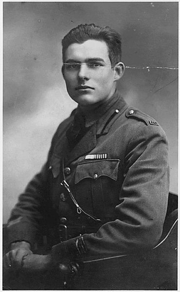 Ernest Hemingway, legendary American author and journalist. | 11 Historical Hunks That’ll Make You Want To Time Travel Ernst Hemingway, Man In Uniform, Photos Rares, William Butler Yeats, Beat Generation, Historical People, Fidel Castro, Ernest Hemingway, Interesting History