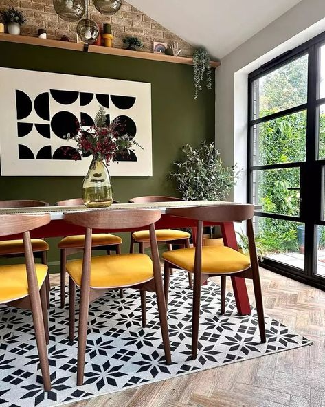 52 Gorgeous Green Dining Rooms That Will Give You Envy Small Drawing Room Ideas, Design For Small Apartment, Funky Dining Room, Baby Girls Bedroom, Red Theory, Olive Green Kitchen, Gable Wall, Green Accent Walls, Drawing Rooms