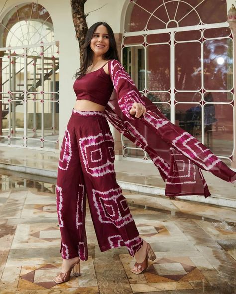 KF KRITVA FASHION Women's Muslin Regular Fit Printed Top and Pant Co-ord Set with Elegant Design | Super Soft Comfortable Daily & Casual Wear Top fab : Muslin Jacket Fab : Muslin Pant Fab : Muslin Color : multicolor Sleeve : Long Sleeve Pattern : Printed Size Available : S-M-L-XL-XXL Lining : Heavy American Crepe Only choli with inner To Order and Query WhatsApp 👇 ➡️ +91 9724012368 #cotton #cottoncord #cottoncoordset #coord #cordset #westernstyle #casual #casualstyle #westernfashion #embro... Co Ord Set For Women, Shibori Print, Coord Set, Western Wear For Women, Sharara Set, Co Ord Set, Saree Styles, Printed Sleeves, Top Fabric