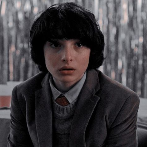 mike wheeler (stranger things) Mike Wheeler Snowball, Mike Wheeler Stranger Things, Mike Wheeler, Stranger Things Mike, Finn The Human, Womens Biker Jacket, Stranger Things Art, Stranger Things Aesthetic, Finn Wolfhard