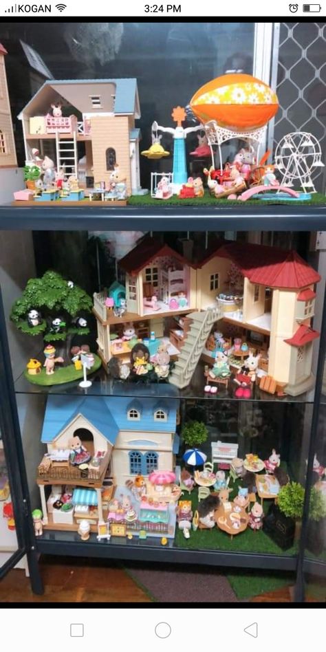 Calico Critters Storage, Calico Critter Display, Calico Critters Display, Calico Critters Storage Ideas, Calico Critters Furniture, Sylvanian Families House, Cute Little Houses, Calico Critters Families, Toy Display