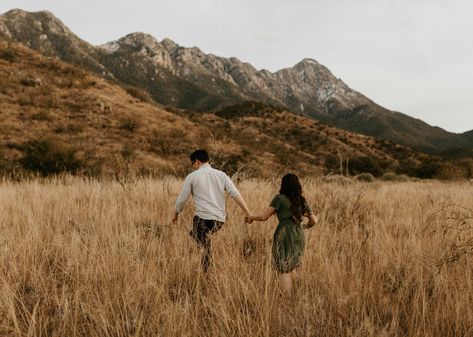 Mountain Couple Pictures, Couple Mountain Pictures, Couples Travel Photography, In Home Session, Mountain Couple, Adventurous Elopement, Romantic Couple Poses, Mountain Engagement Photos, Mountain Engagement Session