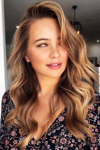 Gentle And Rich Honey Blonde Hair Color To Add Some Sweet Shine To Your Locks ★ See more: https://lovehairstyles.com/honey-blonde/ Warm Blonde Hair, Honey Blond, Honey Blonde Hair Color, Hair Streaks, Honey Blonde Hair, Honey Hair, Skin Glow, Brown Blonde Hair, Hair Color And Cut