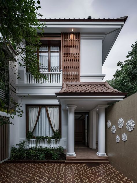 Peranakan House, Rustic Facade, Bangalore House, Simple House Exterior, Indochine Style, Indian Luxury, Classic House Exterior, Simple House Design, House Outside Design