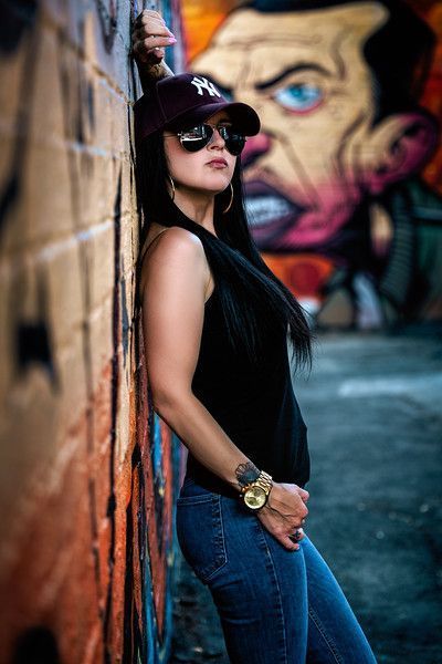 Street Photography Model, Urban Photography Portrait, Street Photography Portrait, Modeling Poses, Graffiti Photography, Nikon D810, Tattoo Photography, Portrait Photography Women, Inspiring Photography